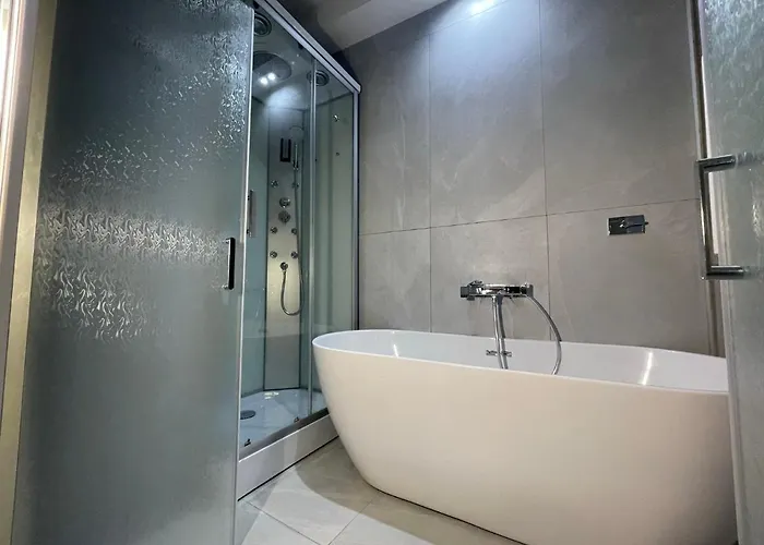 Spanish Steps Glamour & Sauna Luxury **** Apartment *